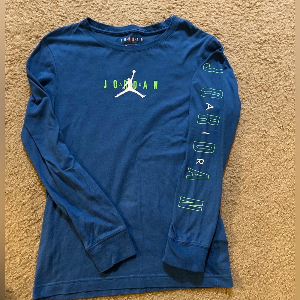 Boys Nike Air Jordan Longsleeved T-Shirt (Size M 10/12)